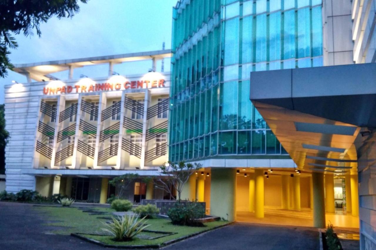 Utc Dago Hotel Bandung Buitenkant foto